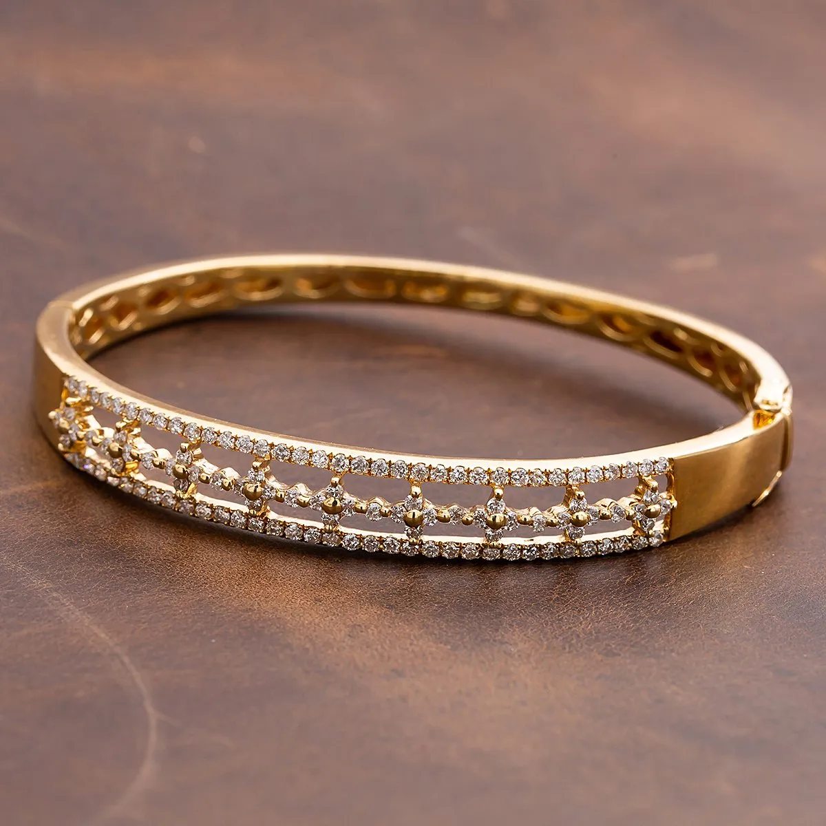 14K Yellow Gold Women's Bracelet With 1.70 CT Diamonds