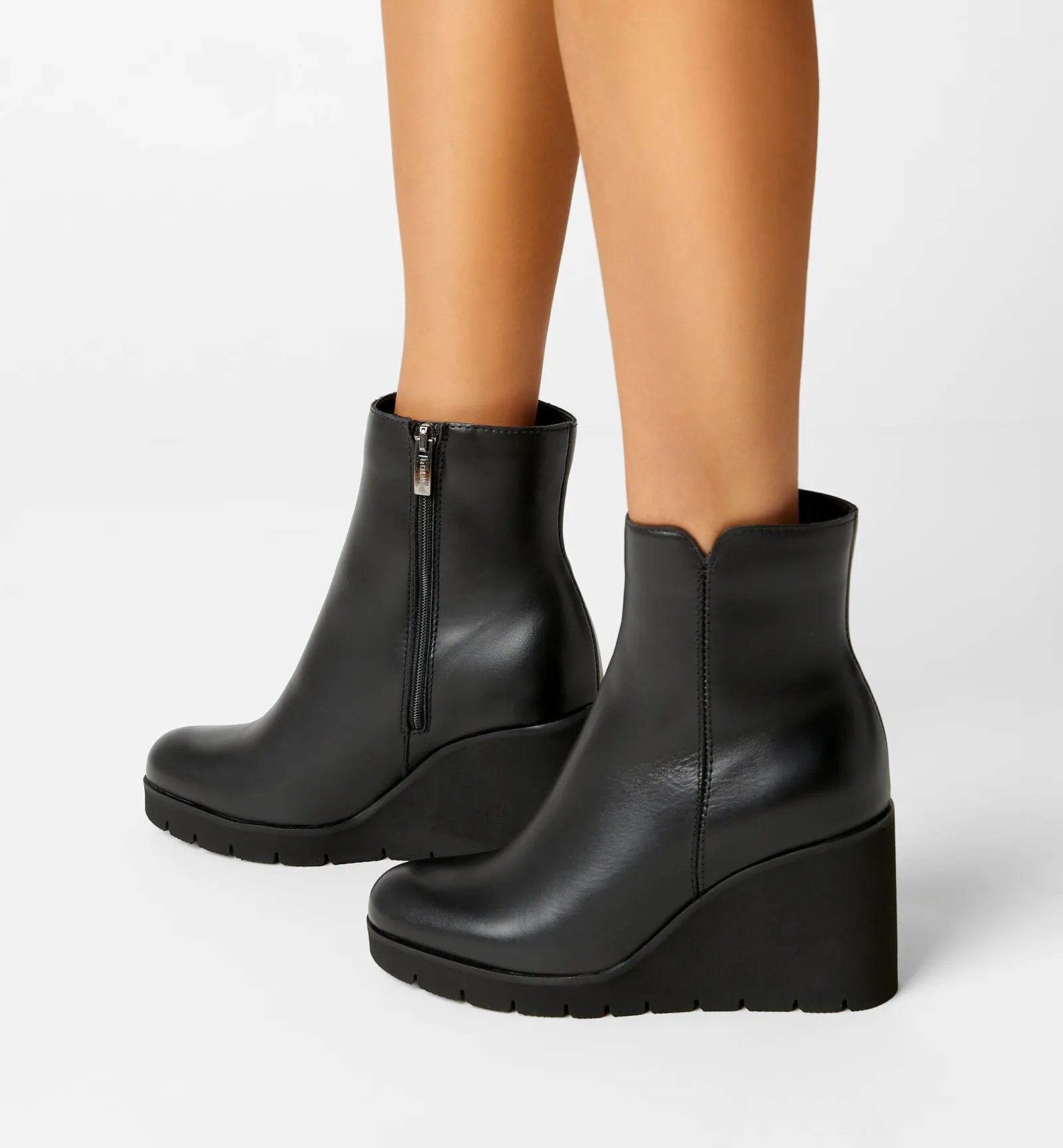 GO LEATHER WEDGE BOOTIE