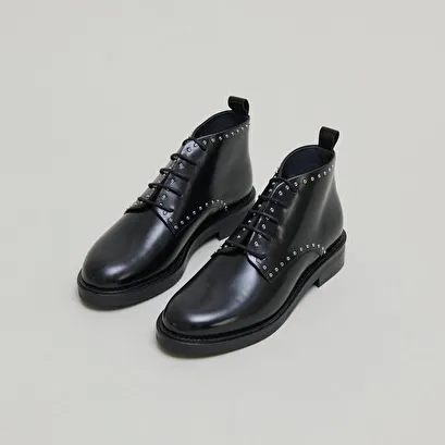 High derbies in black leather