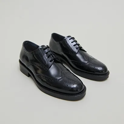 Lace-up Derbies in black shiny leather