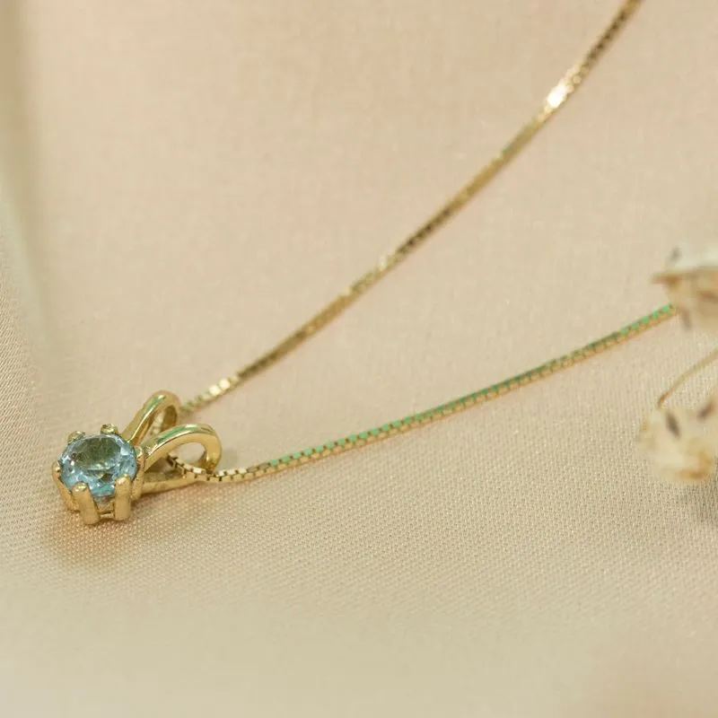 Rabbit pendant with Blue topaz 4 mm