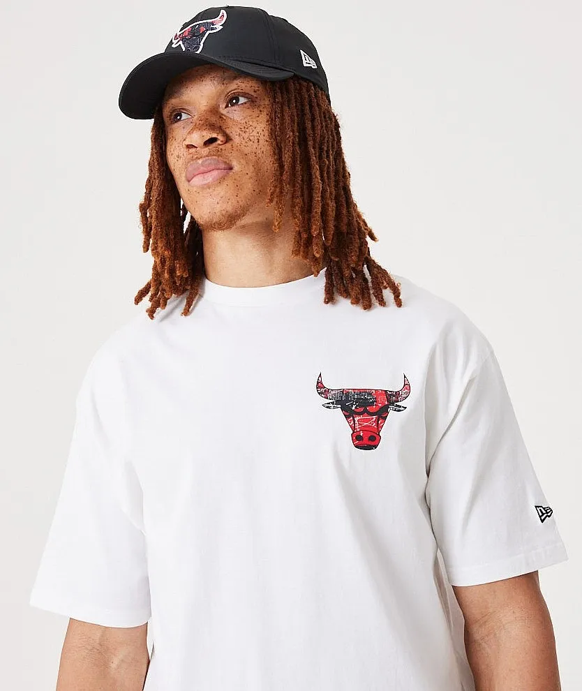 T-Shirt New Era Infill Team Logo Oversized NBA Chicago Bulls - White/Faded Red - men´s