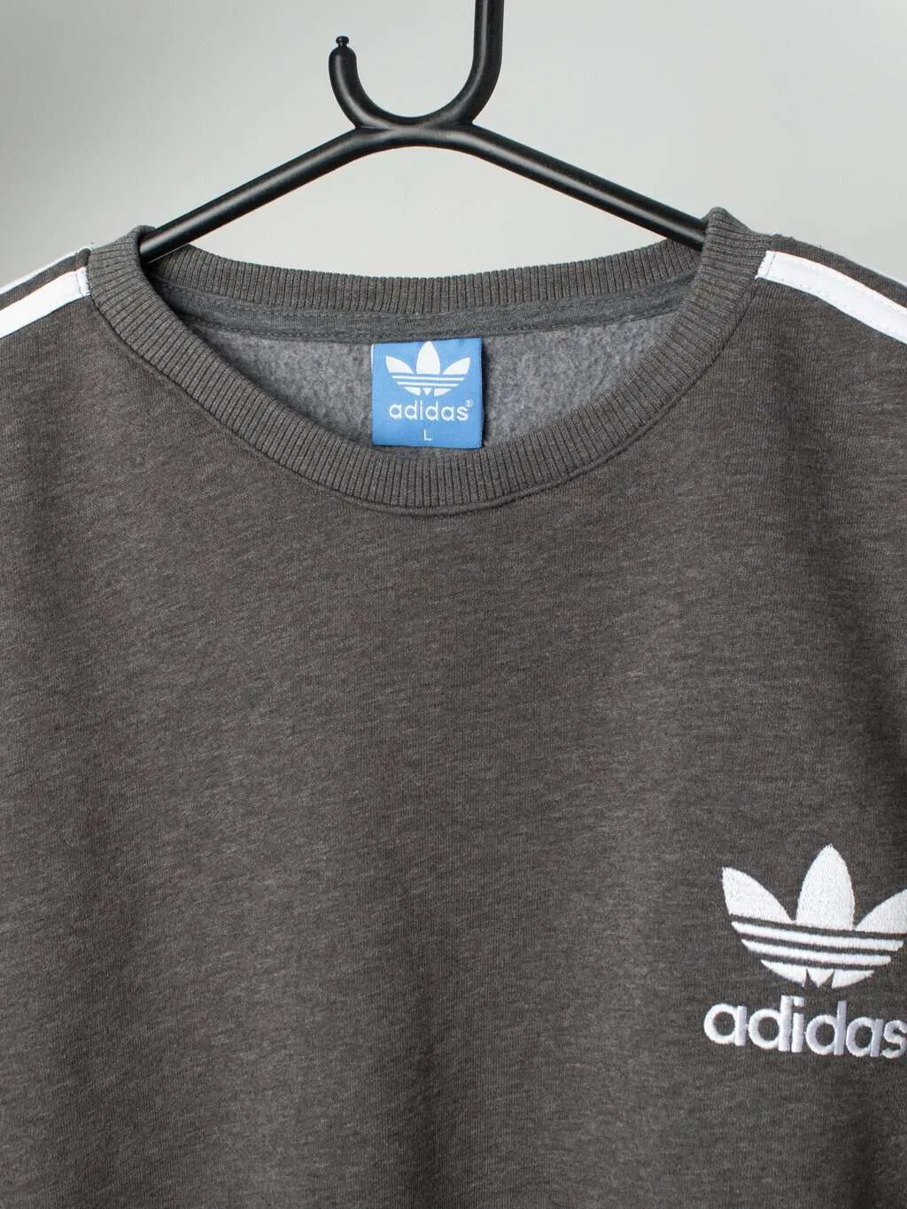 Vintage thick sweatshirt in grey by Adidas – Medium / Large